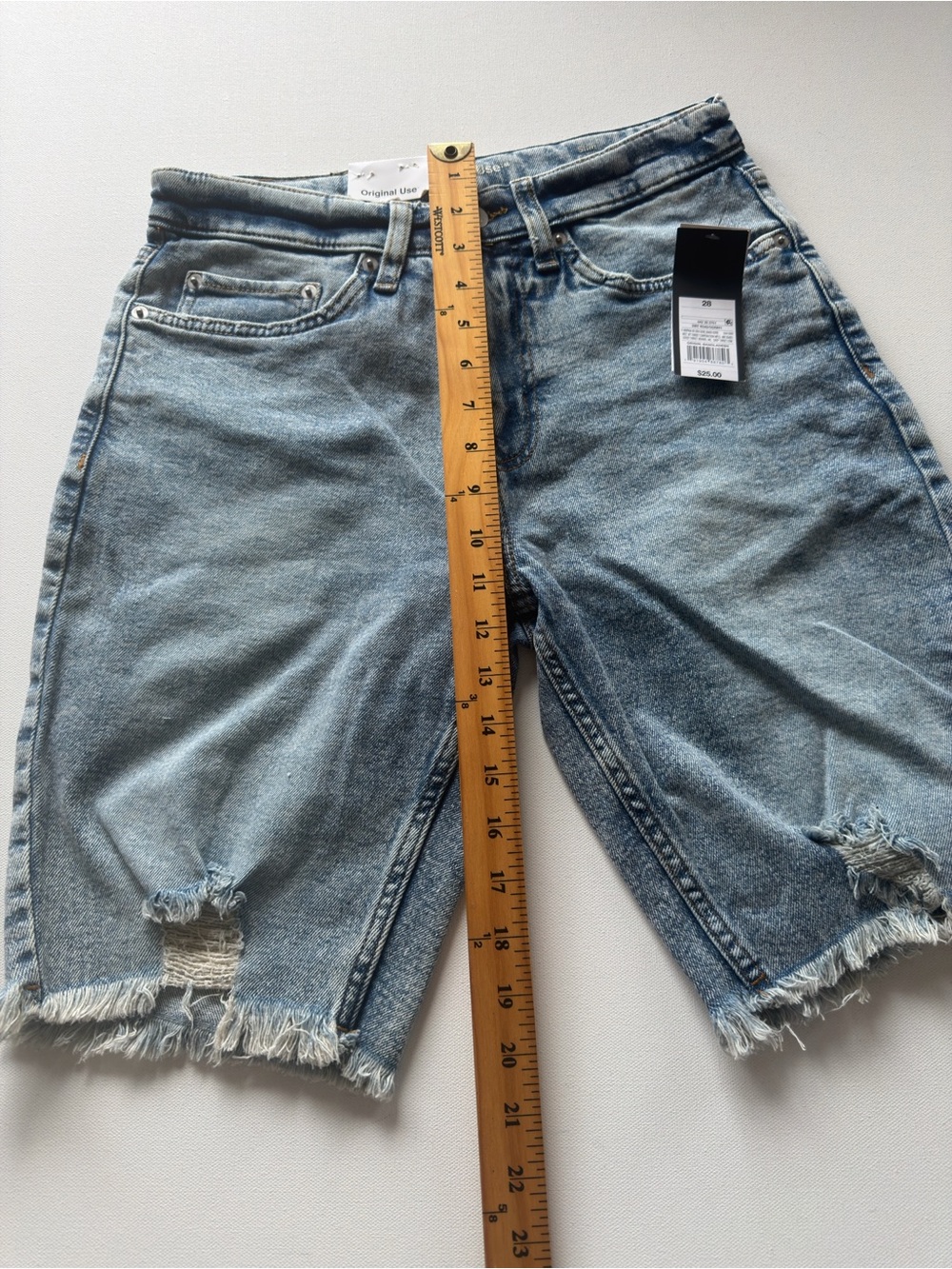NWT Women's Original Use Light Wash Distressed Denim Shorts Size 28/9" Inseam